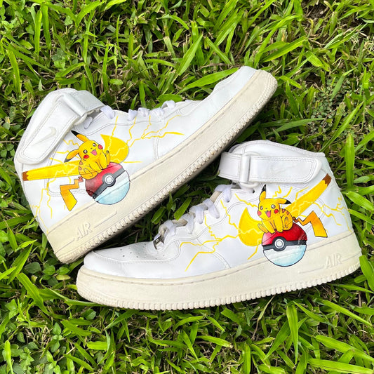 Tenis Nike Air Force 1 MID - Pikachu/Pokebola